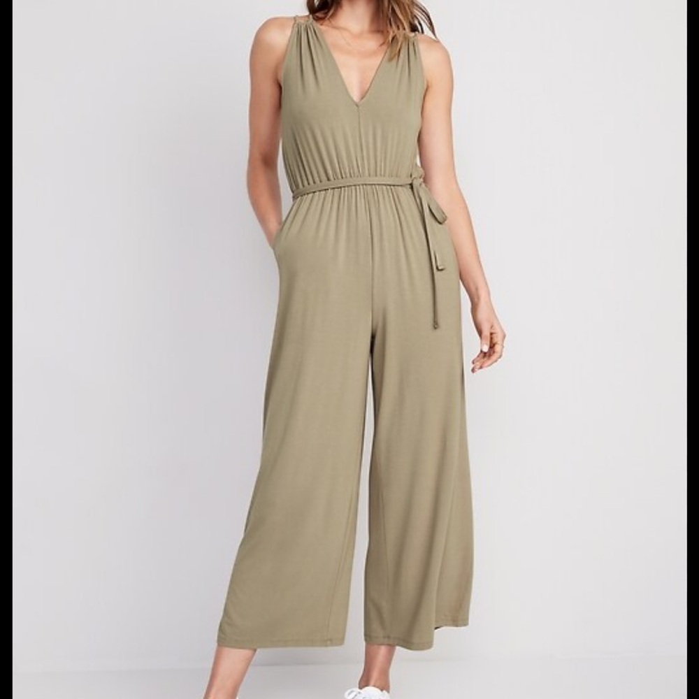 NWT Sleeveless Double-Strap Ankle-Length Jumpsuit Olive Green  Jumpsuit M